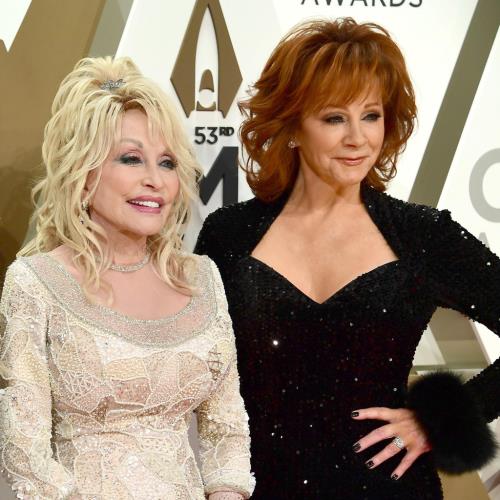 Reba McEntire, Julia Roberts et d'autres se rassemblent pour se souvenir de feu Dolly Parton