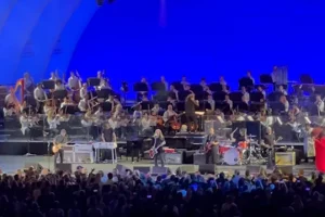 Regarder : Les FOO FIGHTERS se produisent avec l&rsquo;Orchestre PHILHARMONIQUE DE LOS ANGELES au Hollywood Bowl
