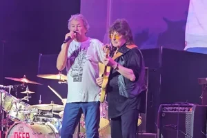 Regarder : RITCHIE BLACKMORE joue avec DEEP PURPLE pour la première fois en 33 ans