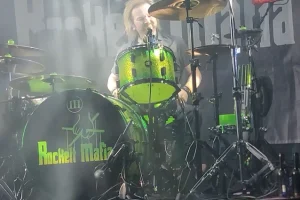 Regarder : THE ROCKETT MAFIA de RIKKI ROCKETT interprète l&rsquo;intégralité de l&rsquo;album « Look What The Cat Dragged In » de POISON au Whiskey A Go Go