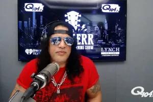 SLASH fait l&rsquo;éloge de la nouvelle génération de guitaristes : « Les petits enfants m&rsquo;époustouflent »