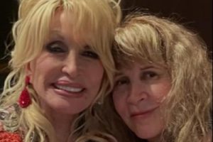 Stevie Nicks dit que la semaine en studio avec Dolly Parton a été « la meilleure de tous les temps »