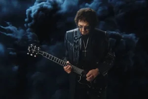 TONY IOMMI partage des images des coulisses du tournage du clip « World Alone »