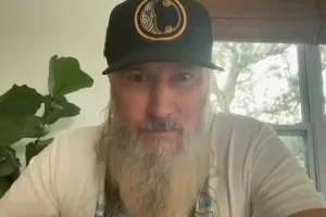 TROY SANDERS de MASTODON à propos de l&rsquo;apparition de GEEZER BUTLER sur l&rsquo;album &lsquo;Marrow Deep&rsquo; : &lsquo;What A Cool Moment&rsquo;