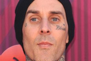 Travis Barker révèle que sa fille Alabama a eu une prémonition avant son accident d&rsquo;avion en 2008