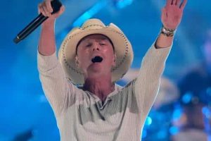Un fan de Kenny Chesney empêché de le poursuivre en justice pour une escroquerie de 300 000 $