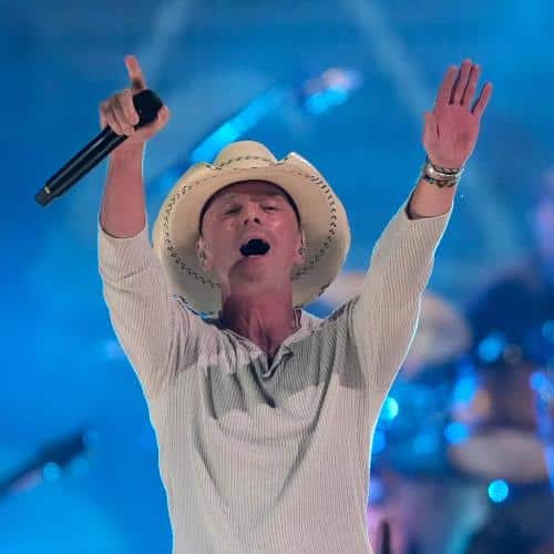 Un fan de Kenny Chesney empêché de le poursuivre en justice pour une escroquerie de 300 000 $