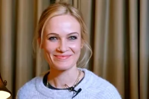 ANIKA NILLES à propos du succès de « Tom Sawyer » lors de son premier show avec RUSH : « Cinq secondes avant, je me disais : « Ne fais pas ça en l&rsquo;air ».