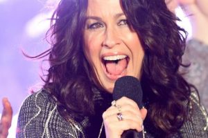 Alanis Morissette poursuit son ancien directeur de tournée pour fraude et extorsion