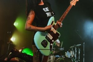 Beabadoobee se dirige vers un deuxième album numéro 1 consécutif au Royaume-Uni avec Pylon