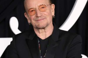 Bono de U2 s&rsquo;est senti « comme un harceleur » demandant à Rosalía la permission de sortir une chanson