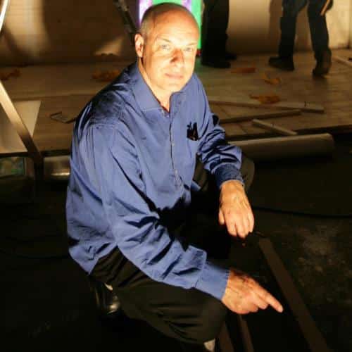 Brian Eno fait revivre Opal Records avec deux albums perdus depuis longtemps et des performances live inédites