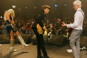 Carl Barât des Libertines rejoint les Molotovs sur scène lors d&rsquo;un spectacle historique