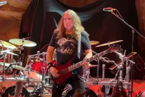 DAVID ELLEFSON a appris à « tourner plus intelligemment, pas plus fort » : « Nous savons où se trouve le point idéal, la joie et le plaisir »