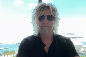 ERIC KRETZ DES PILOTES DE STONE TEMPLE à propos de l&rsquo;intelligence artificielle : « Je déteste cela comme aide à l&rsquo;écriture de chansons » . C&rsquo;est juste dégoûtant.