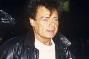 Gary Glitter plaide non coupable de délits sexuels historiques