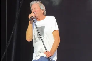 IAN GILLAN sur le secret de la création de musique « intemporelle » avec DEEP PURPLE : « Si vous êtes fidèle à vous-même, je pense que vous avez une chance »