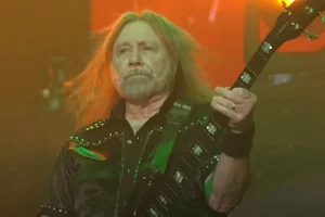 IAN HILL de JUDAS PRIEST ratera son concert à Londres après s&rsquo;être blessé au tendon du bras gauche ; Remplacement temporaire annoncé