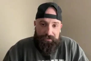 JAKE LUHRS d&rsquo;AUGUST BURNS RED : « Si vous voulez que le monde change ou si vous voulez changer le monde, vous devez commencer par vous-même »