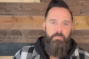 JOHN COOPER de SKILLET déclare que certains des critiques chrétiens de son groupe « croient que la musique est intrinsèquement pleine du pouvoir de Satan »