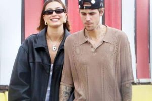 Justin Bieber célèbre son huitième anniversaire de mariage avec Hailey Bieber