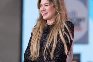 Kelly Clarkson signe son émission sur The Kelly Clarkson Show