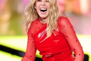 Kylie Minogue épate la foule lors de la finale du football australien à Melbourne