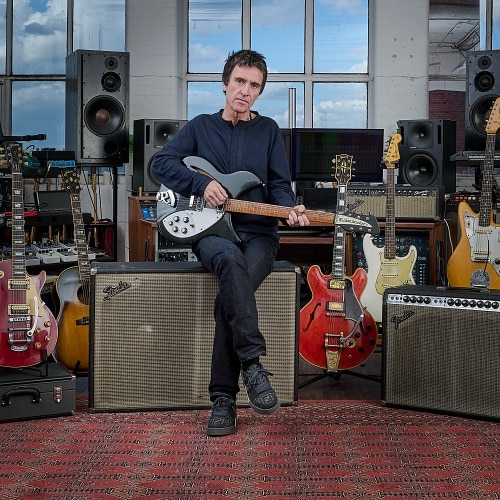 La collection de guitares de Johnny Marr adjugée 4 millions de livres sterling aux enchères historiques de Christie's