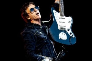 La vente aux enchères de guitares de Johnny Marr chez Christie&rsquo;s triple les estimations pour récolter 3,6 millions de livres sterling