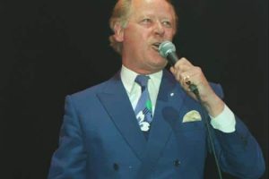 Le Golden Boy de la musique teen-pop britannique Craig Douglas est décédé à l&rsquo;âge de 85 ans