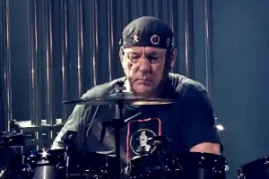 Les membres et fans de RUSH collectent 1 million de dollars pour le mémorial NEIL PEART à St. Catharines, Ontario, Canada