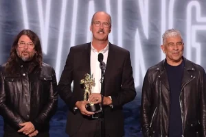 Les membres survivants de NIRVANA se réunissent pour accepter le « Video Vanguard Award » aux MTV VMA 2026