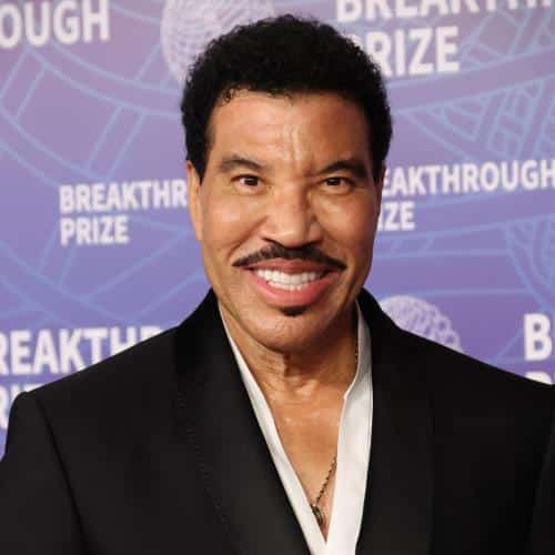 Lionel Richie hospitalisé après avoir eu du mal à terminer son spectacle