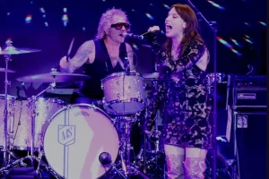 MATT SORUM est ouvert à la réforme de VELVET REVOLVER avec LZZY HALE au chant principal : « Je le ferais », dit-il
