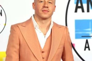 Macklemore défend les propos pro-palestiniens malgré les appels visant à le retirer de la tournée d&rsquo;Ed Sheeran