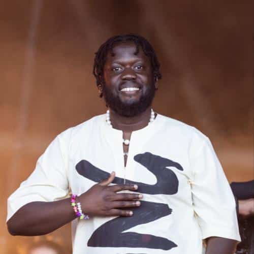 Michael Kiwanuka révèle qu'il a subi un accident vasculaire cérébral alors qu'il annonce son nouvel album