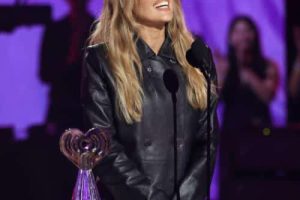 Miley Cyrus annonce son nouvel album Bass Persuades et fixe la date de sortie