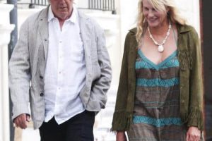 Neil Young décrit son amour pour Daryl Hannah dans une nouvelle chanson