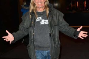 Nicko McBrain dit qu&rsquo;il enregistrerait à nouveau avec Iron Maiden – mais seulement si la batterie était « simple »