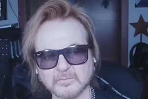 RIKKI ROCKETT dit qu&rsquo;il n&rsquo;y a pas encore de plans concrets pour une tournée de POISON en 2027