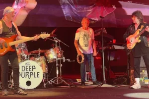 RITCHIE BLACKMORE dit que ses retrouvailles sur scène avec DEEP PURPLE se sont déroulées comme s&rsquo;il « venait d&rsquo;inventer le remède contre le cancer » : « Les gens sont devenus fous »