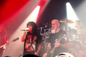 Regarder: ANTHRAX reprend « Clobberin&rsquo; Time » de SICK OF IT ALL et lance de nouvelles chansons lors d&rsquo;un spectacle intime à New York