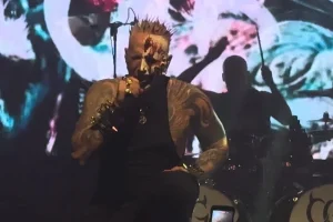 Regarder : CHAD GREY interprète les classiques MUDVAYNE et HELLYEAH à Boston lors de la tournée « 30 Years Of Madnesss » 2026