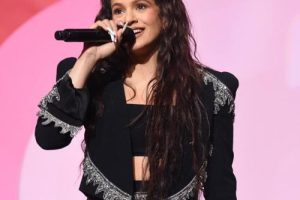 Rosalía a inspiré une chanson sur le nouvel album de U2 Carnaval De Luz