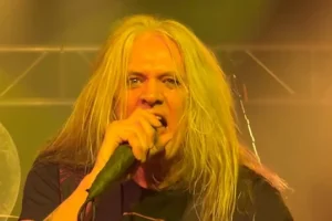 SEBASTIAN BACH dit que les trois premiers concerts de TWISTED SISTER avec lui au chant étaient « incroyables »