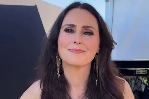 SHARON DEN ADEL de Within Temptation : « Le monde est devenu fou et l&rsquo;inimaginable se produit à nouveau en ce moment »