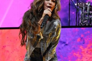 Shania Twain salue Dolly Parton comme « l’exemple ultime d’être fidèle à soi-même »