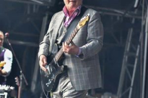 Squeeze annule le spectacle de Virginie après la mort d&rsquo;un membre de l&rsquo;équipage dans un tragique accident de bus de tournée