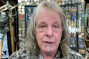 TED NUGENT partage la vidéo complète de son discours d&rsquo;intronisation au « Michigan Outdoor Hall Of Fame »