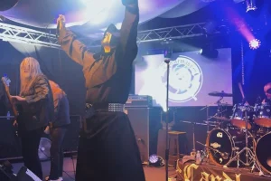 Regardez : CANDLEMASS recrute le chanteur invité FELIPE PLAZA KUTZBACH pour sa tournée australienne